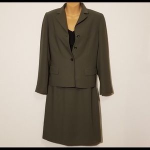 Skirt, blazer, pant suit.